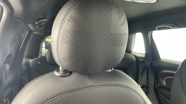 MINI Hatchback 1.5 Cooper Exclusive 5dr Auto [Comfort/Nav Pack] Petrol Hatchback